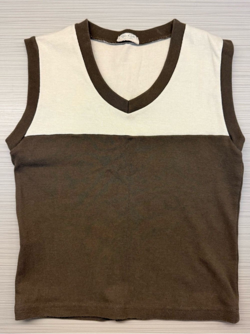 Brandy Melville John Galt Sleeveless V-Neck Colorblock Knit Top - Brown & Cream